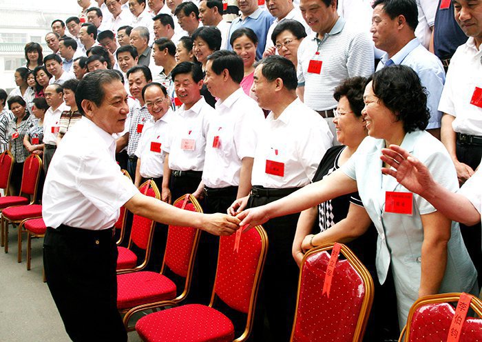 2008年6月11日省人大常委會常務副主任高新亭接見省人大代表胡桂花(圖1)